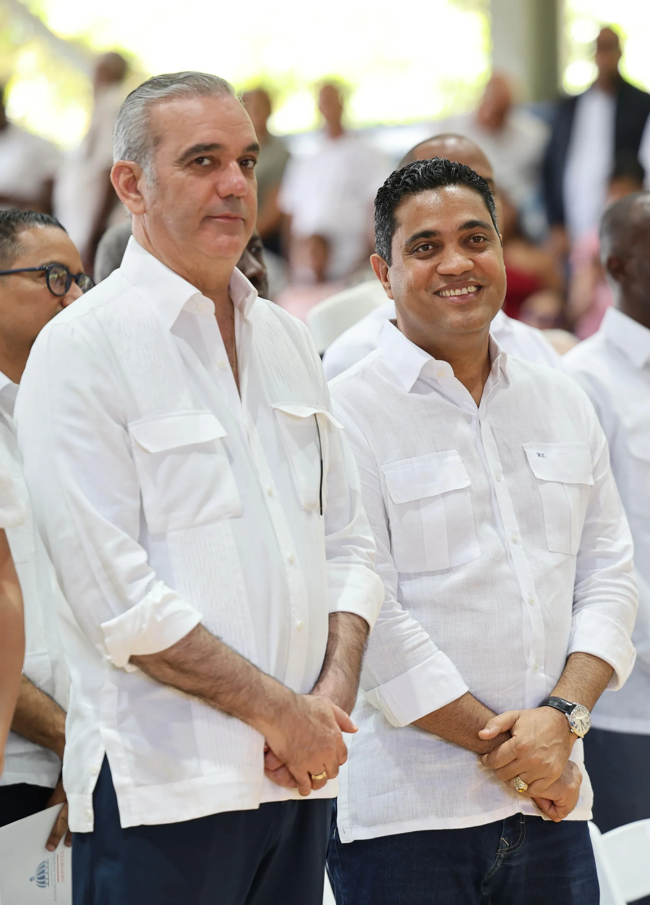 Kelvin Cruz junto al presidente Luis Abinader durante una actividad oficial