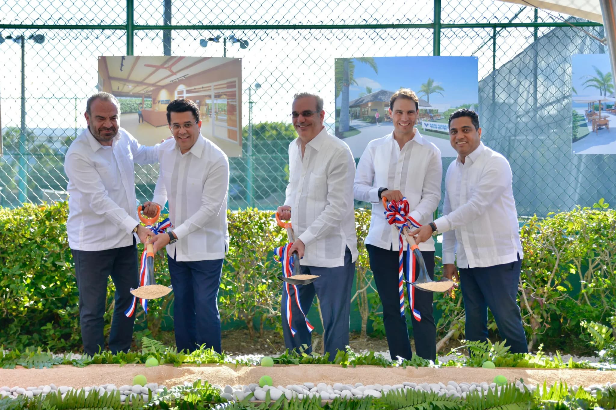 Corte de cinta en la entrega de una instalación deportiva